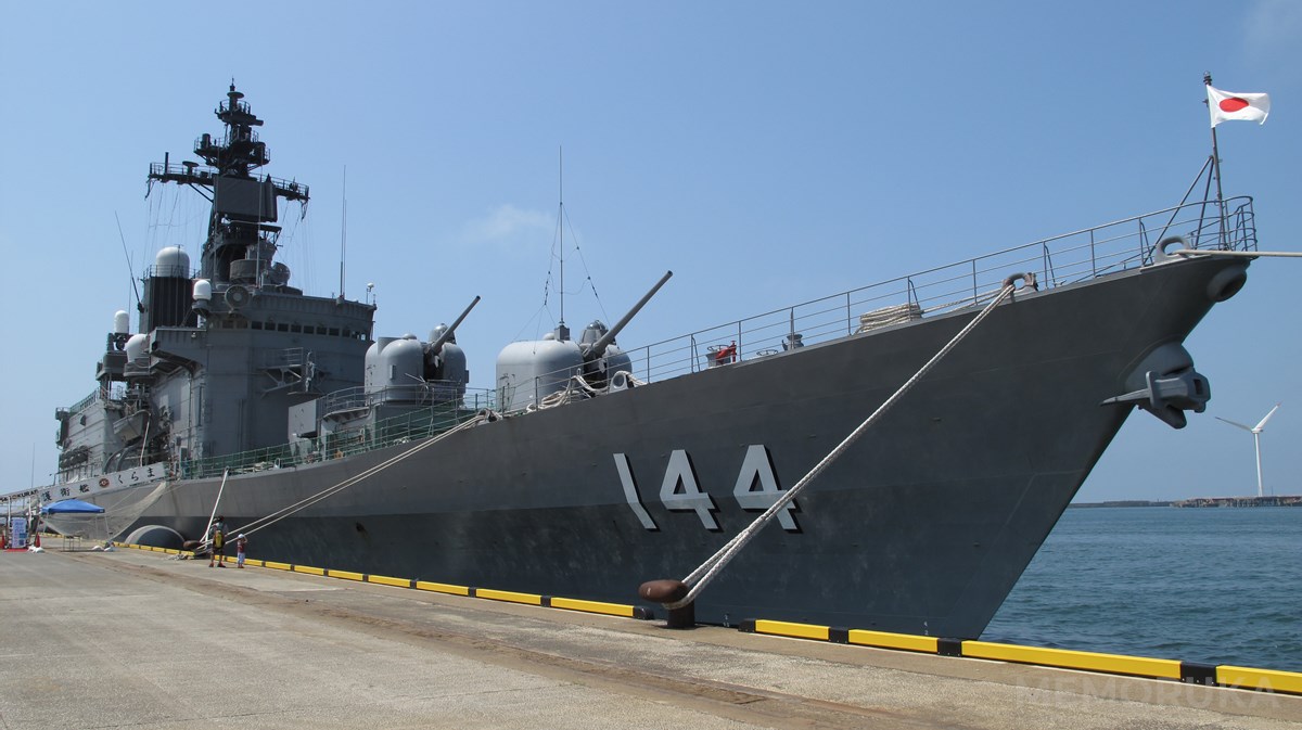 2012年山形県酒田港にて撮影した護衛艦「くらま」の写真。