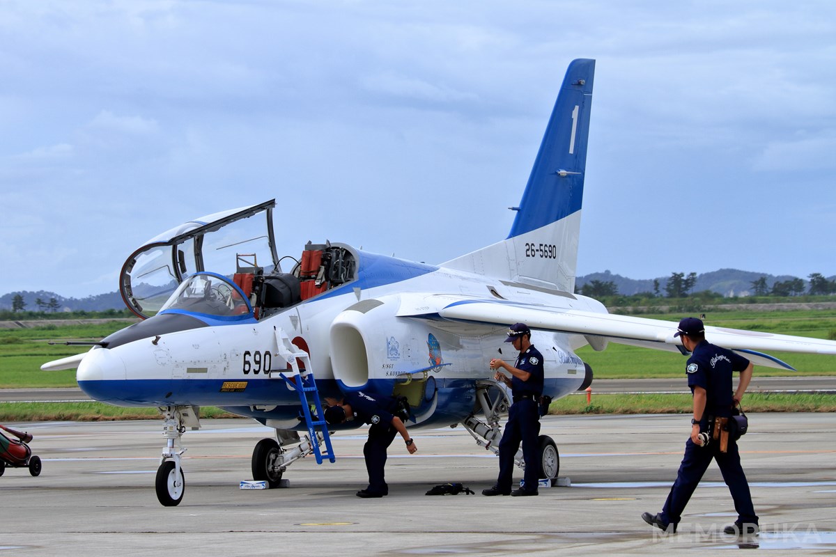 ブルーインパルス1番機のフライト準備。松島基地航空祭2023にて。
