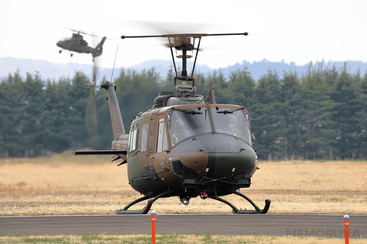多用途ヘリコプターUH-1の離陸写真。霞目駐屯地創立６７周年記念行事にて撮影
