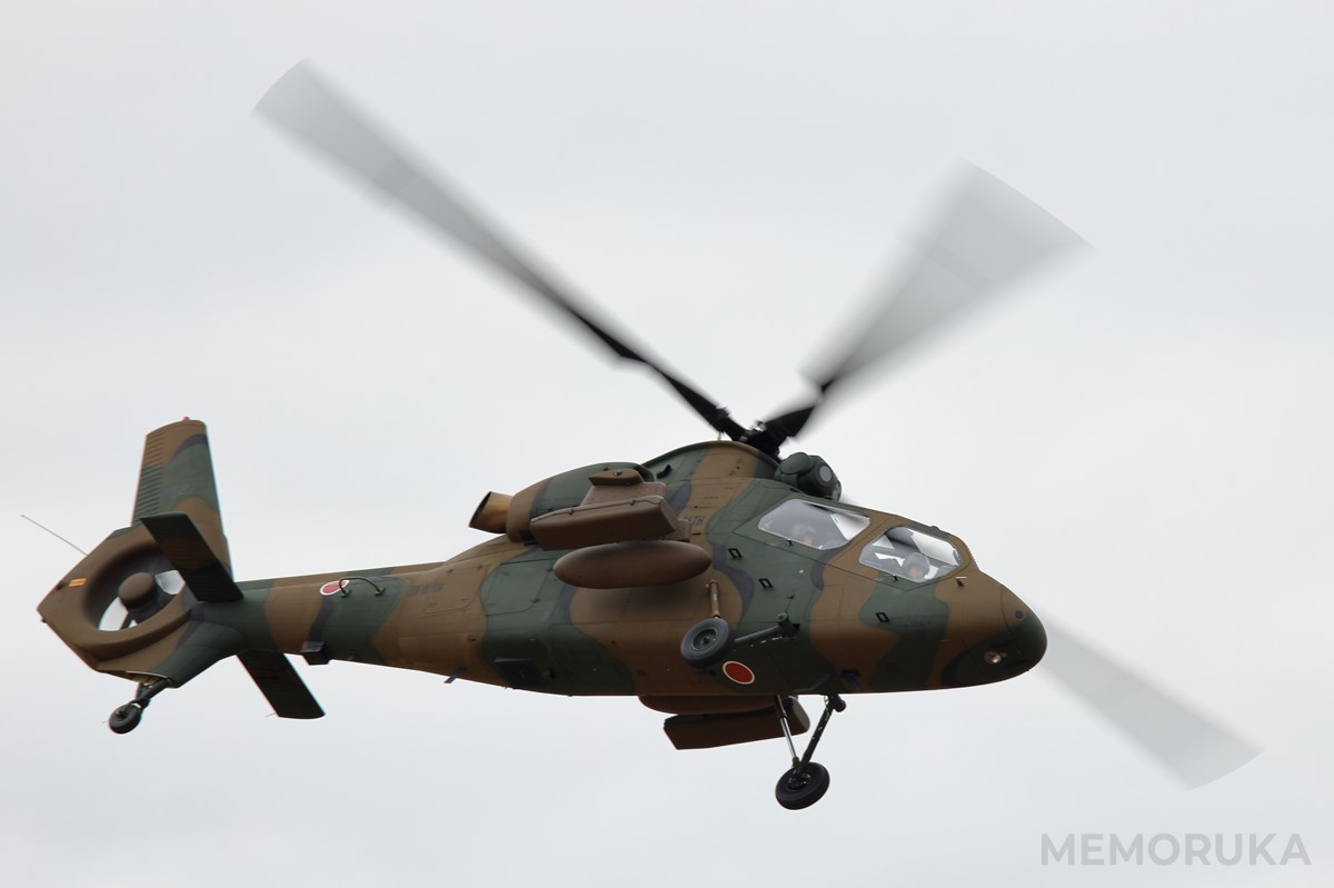 観測ヘリコプター OH-1の飛行写真。霞目駐屯地創立６７周年記念行事にて撮影