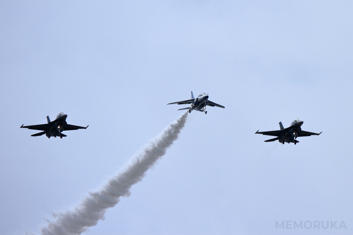 松島基地航空祭のオープニングフライトの写真