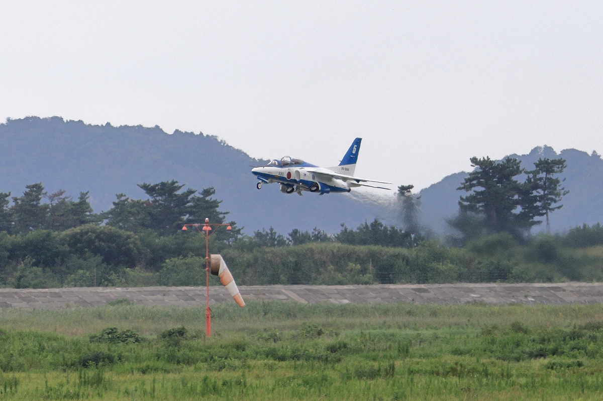 離陸したブルーインパルス5番機