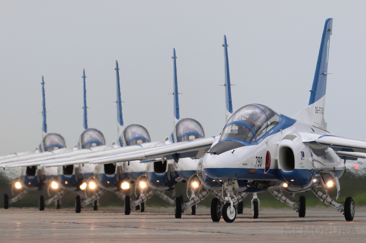 エプロンに戻るT-4ブルーインパルス