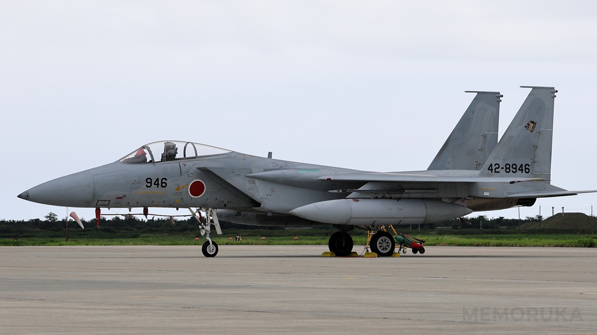 松島基地で地上展示中の、F-15戦闘機の全体を捉えた写真